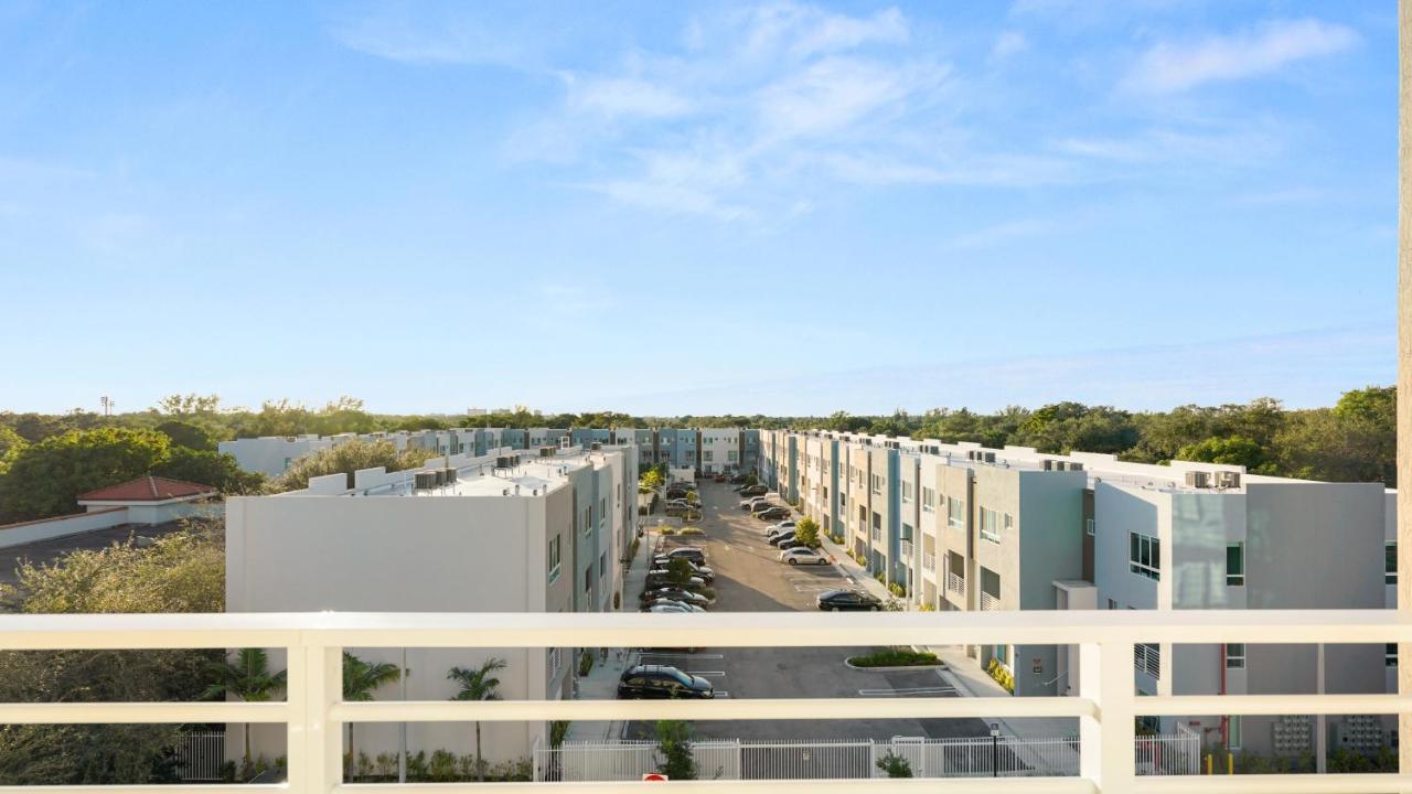 Апартаменты Lofts Of Aventura Майами Экстерьер фото
