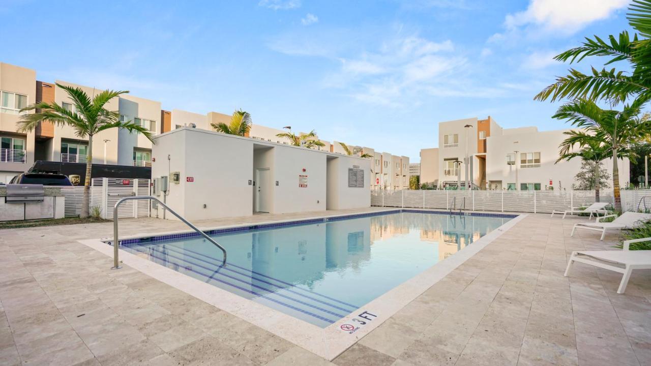 Апартаменты Lofts Of Aventura Майами Экстерьер фото